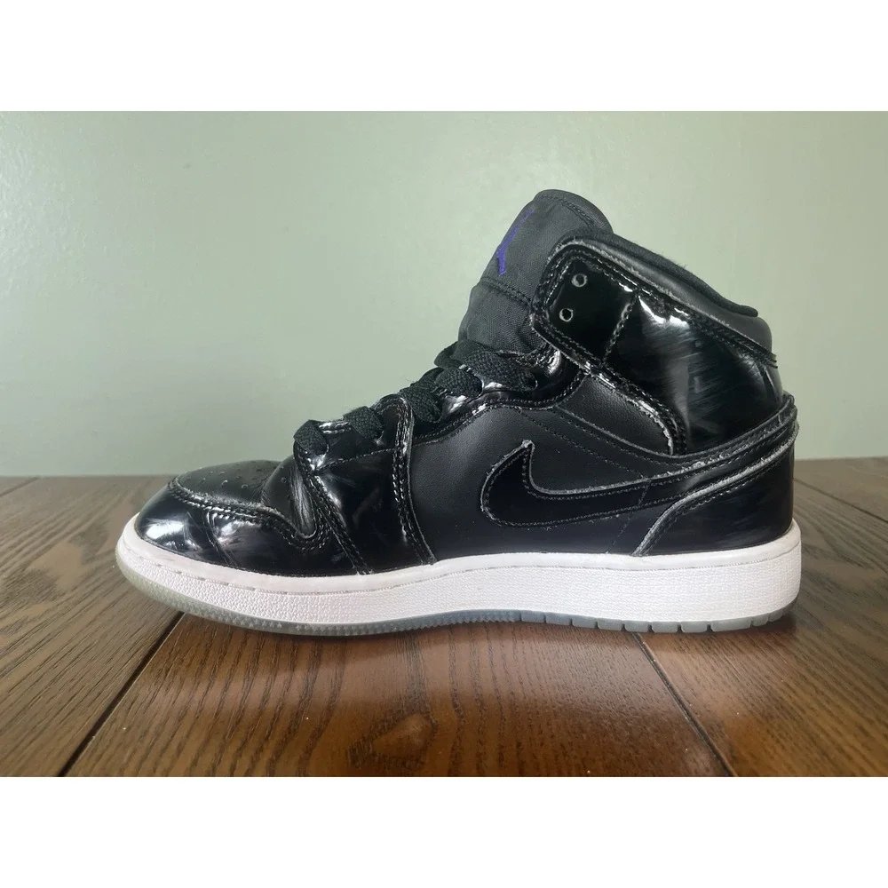 Nike Boys Air Jordan 1 Mid SE DV1337-004 Black Basketball Shoes Sneakers Sz 4.5Y